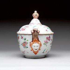 A Chinese famille rose 'mascarons' tureen and cover on stand with floral design, Qianlong — photo 9