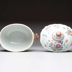 A Chinese famille rose 'mascarons' tureen and cover on stand with floral design, Qianlong — photo 10