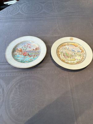 A Chinese famille rose Meissen-style plate and a monogrammed Canton famille rose plate, Qianlong — foto 1