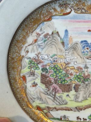 A Chinese famille rose Meissen-style plate and a monogrammed Canton famille rose plate, Qianlong — foto 12