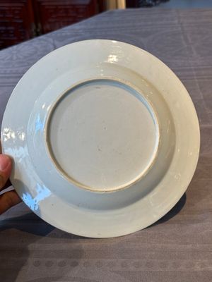 A Chinese famille rose Meissen-style plate and a monogrammed Canton famille rose plate, Qianlong — foto 16