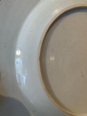 A Chinese famille rose Meissen-style plate and a monogrammed Canton famille rose plate, Qianlong — foto 17