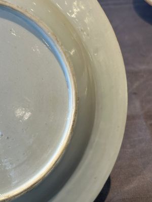 A Chinese famille rose Meissen-style plate and a monogrammed Canton famille rose plate, Qianlong — foto 18