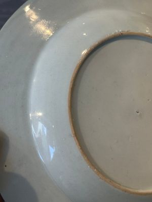 A Chinese famille rose Meissen-style plate and a monogrammed Canton famille rose plate, Qianlong — foto 9
