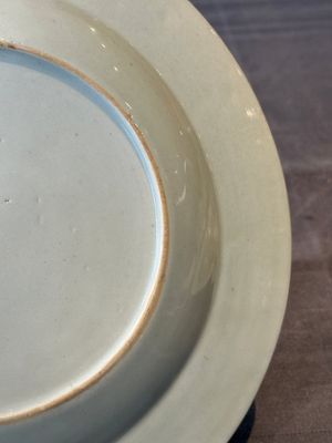 A Chinese famille rose Meissen-style plate and a monogrammed Canton famille rose plate, Qianlong — foto 10