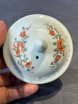 A Chinese famille rose Meissen-style teapot and stand, Qianlong — foto 12