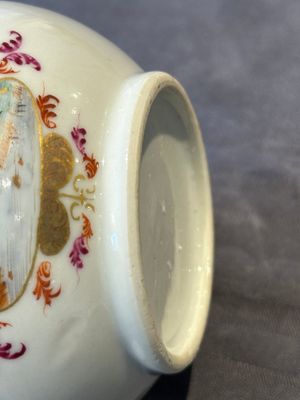A Chinese famille rose Meissen-style teapot and stand, Qianlong — foto 16