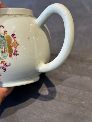 A Chinese famille rose Meissen-style teapot and stand, Qianlong — foto 18