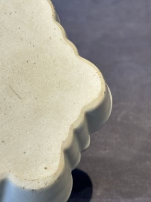 A Chinese famille rose Meissen-style teapot and stand, Qianlong — foto 8