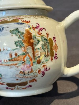 A Chinese famille rose Meissen-style teapot and stand, Qianlong — foto 10