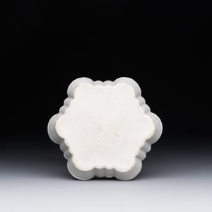 A Chinese famille rose Meissen-style teapot and stand, Qianlong — foto 2