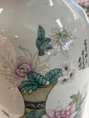 A Chinese famille rose 'Meng Mu San Qian 孟母三遷' and 'Antiquities' vase, signed Ye Yichun 葉宜春, dated 1923 — 照片 11