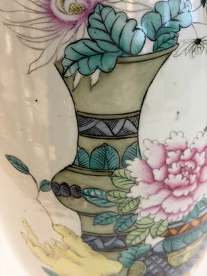 A Chinese famille rose 'Meng Mu San Qian 孟母三遷' and 'Antiquities' vase, signed Ye Yichun 葉宜春, dated 1923 — 照片 13