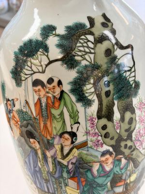 A Chinese famille rose 'Meng Mu San Qian 孟母三遷' and 'Antiquities' vase, signed Ye Yichun 葉宜春, dated 1923 — 照片 17