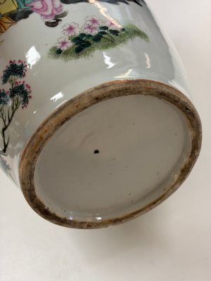 A Chinese famille rose 'Meng Mu San Qian 孟母三遷' and 'Antiquities' vase, signed Ye Yichun 葉宜春, dated 1923 — 照片 20