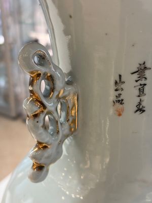 A Chinese famille rose 'Meng Mu San Qian 孟母三遷' and 'Antiquities' vase, signed Ye Yichun 葉宜春, dated 1923 — 照片 6