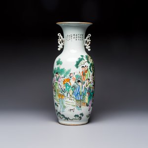 A Chinese famille rose 'Meng Mu San Qian 孟母三遷' and 'Antiquities' vase, signed Ye Yichun 葉宜春, dated 1923 — 照片 1