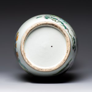 A Chinese famille rose 'Meng Mu San Qian 孟母三遷' and 'Antiquities' vase, signed Ye Yichun 葉宜春, dated 1923 — 照片 6