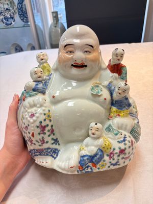 A Chinese famille rose Milefo Buddha, a famille verte jar, and a conical bowl, Zhu Mao Ji 朱茂記造 mark, 19/20th C. — foto 1