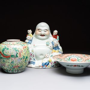 A Chinese famille rose Milefo Buddha, a famille verte jar, and a conical bowl, Zhu Mao Ji 朱茂記造 mark, 19/20th C. — foto 1