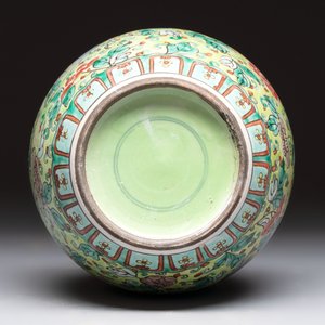 A Chinese famille rose Milefo Buddha, a famille verte jar, and a conical bowl, Zhu Mao Ji 朱茂記造 mark, 19/20th C. — foto 13