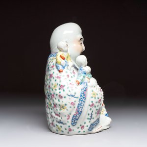 A Chinese famille rose Milefo Buddha, a famille verte jar, and a conical bowl, Zhu Mao Ji 朱茂記造 mark, 19/20th C. — foto 5