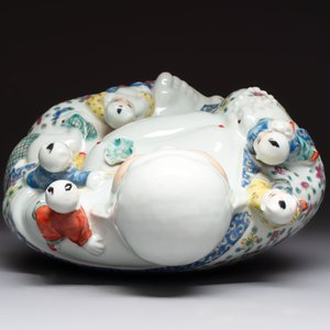 A Chinese famille rose Milefo Buddha, a famille verte jar, and a conical bowl, Zhu Mao Ji 朱茂記造 mark, 19/20th C. — foto 6