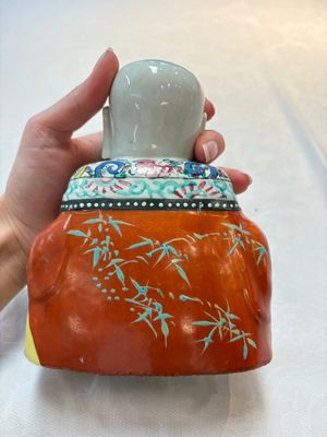 A Chinese famille rose Milefo Buddha and a white-glazed Milefo Buddha, 19th C. — photo 9
