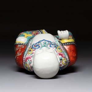 A Chinese famille rose Milefo Buddha and a white-glazed Milefo Buddha, 19th C. — photo 7