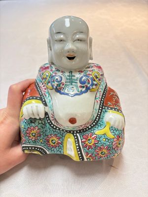 A Chinese famille rose Milefo Buddha and a white-glazed Milefo Buddha, 19th C. — photo 7