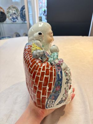 A Chinese famille rose Milefo Buddha, Mao Ji Sheng Zao 茂記生造 mark, 20th C. — foto 4