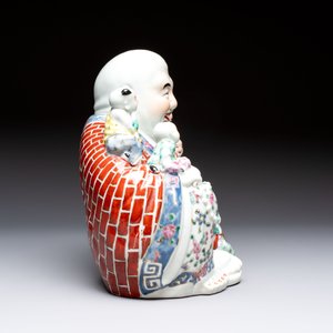 A Chinese famille rose Milefo Buddha, Mao Ji Sheng Zao 茂記生造 mark, 20th C. — photo 3