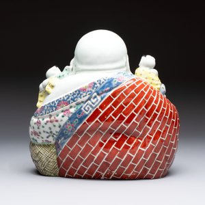 A Chinese famille rose Milefo Buddha, Mao Ji Sheng Zao 茂記生造 mark, 20th C. — photo 4