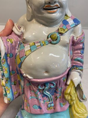 A Chinese famille rose Milefo Buddha on wooden stand, 19th C. — photo 7