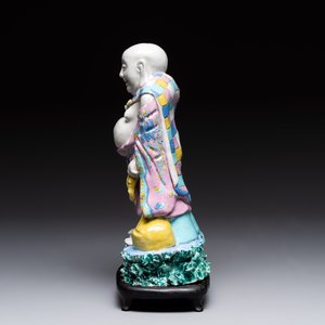 A Chinese famille rose Milefo Buddha on wooden stand, 19th C. — photo 2