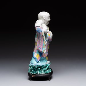 A Chinese famille rose Milefo Buddha on wooden stand, 19th C. — photo 4