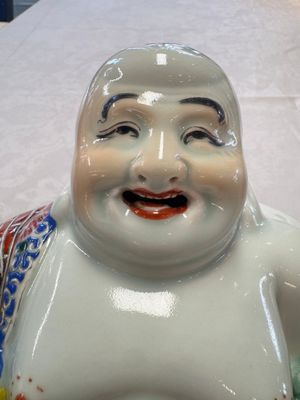 A Chinese famille rose Milefo Buddha, Tongzhi mark, Republic — 照片 2