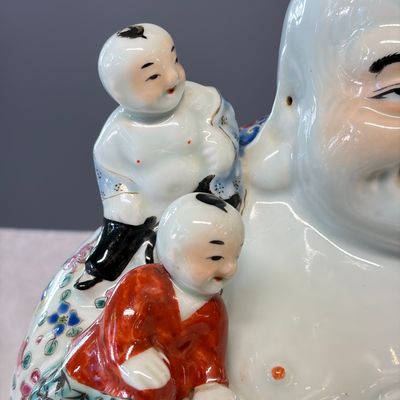 A Chinese famille rose Milefo Buddha with playing boys — photo 6