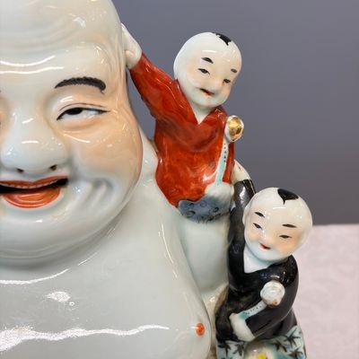 A Chinese famille rose Milefo Buddha with playing boys — photo 7