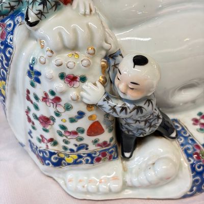 A Chinese famille rose Milefo Buddha with playing boys — photo 8