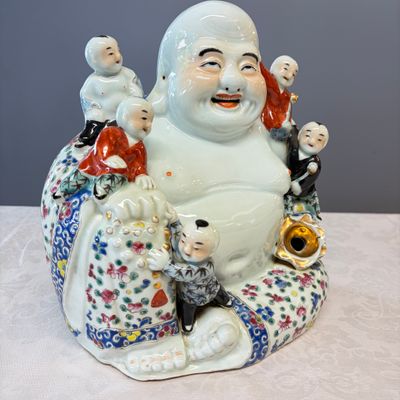 A Chinese famille rose Milefo Buddha with playing boys — photo 2