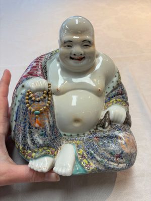 A Chinese famille rose Milefo Buddha, Xue Changsen 薛長森 mark, 20th C. — photo 1