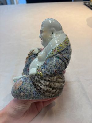 A Chinese famille rose Milefo Buddha, Xue Changsen 薛長森 mark, 20th C. — photo 2