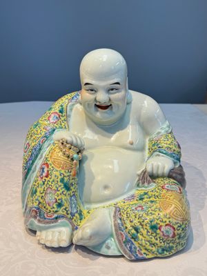 A Chinese famille rose Milefo Buddha, Ye Yunhong Zao 葉運紅造 mark, Republic — photo 1