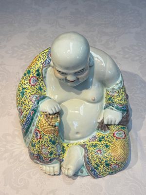 A Chinese famille rose Milefo Buddha, Ye Yunhong Zao 葉運紅造 mark, Republic — photo 5