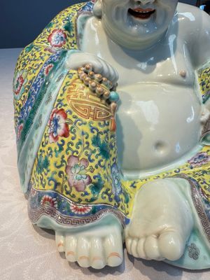 A Chinese famille rose Milefo Buddha, Ye Yunhong Zao 葉運紅造 mark, Republic — photo 6