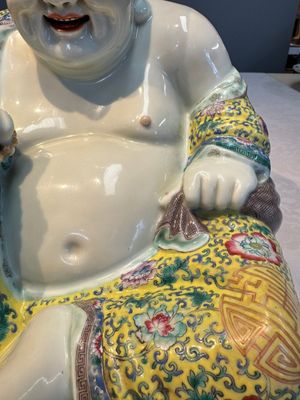A Chinese famille rose Milefo Buddha, Ye Yunhong Zao 葉運紅造 mark, Republic — photo 7