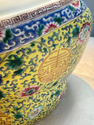 A Chinese famille rose Milefo Buddha, Ye Yunhong Zao 葉運紅造 mark, Republic — photo 9