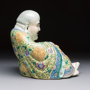 A Chinese famille rose Milefo Buddha, Ye Yunhong Zao 葉運紅造 mark, Republic — photo 5