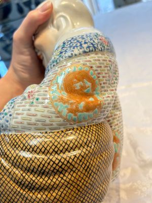 A Chinese famille rose Milefo Buddha, Yu Bingchang Zao 俞炳昌造 mark, Republic — foto 11